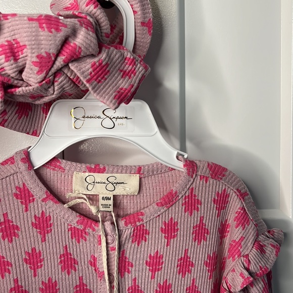 NWT Jessica Simpson Feather Baby Set! - Picture 2 of 4